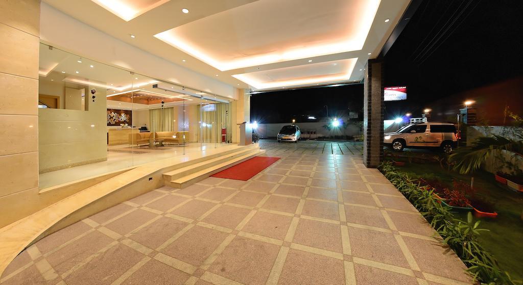 Poppys Anukula Residency ולורה מראה חיצוני תמונה